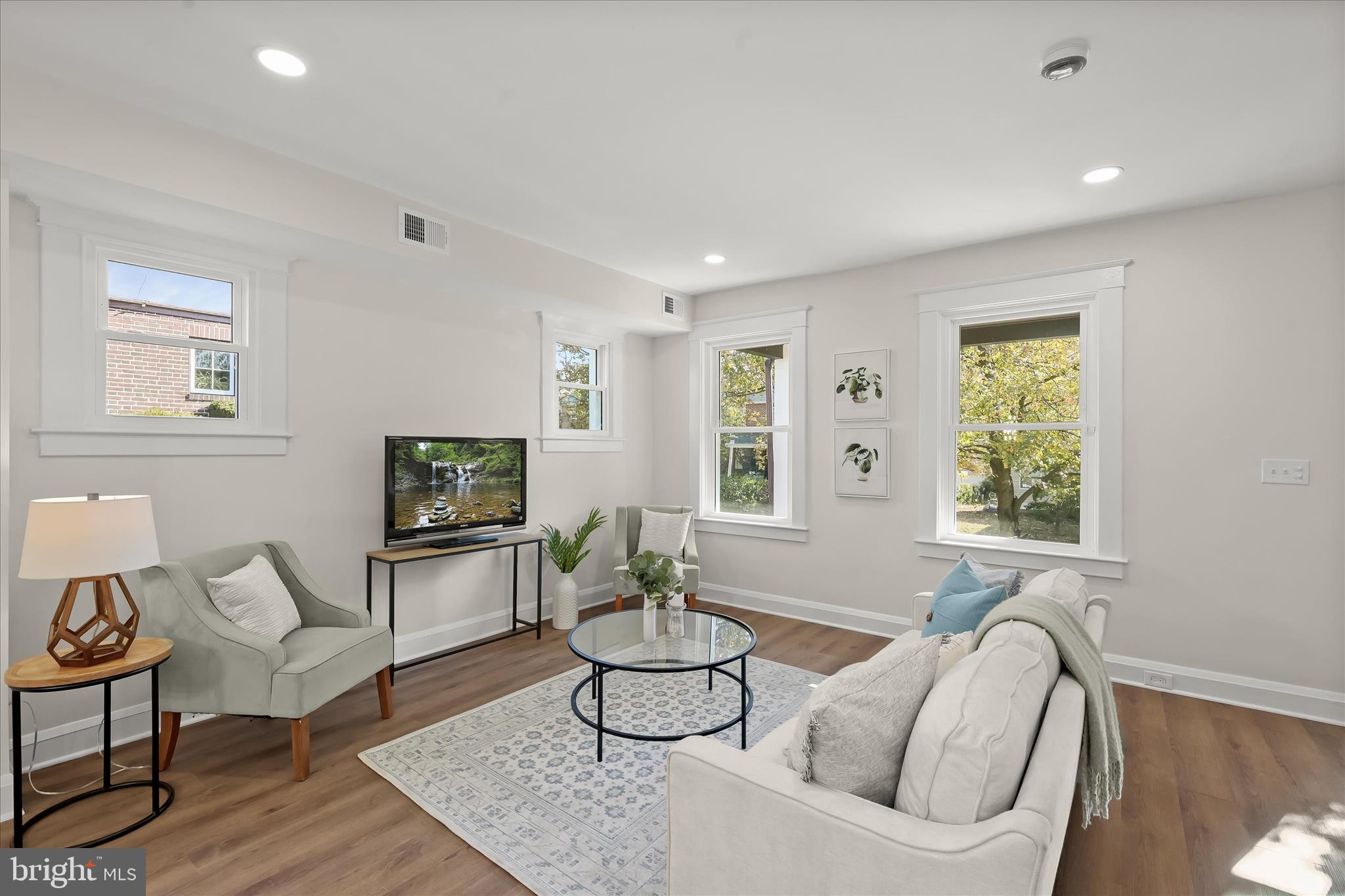 TEN HILLS - Residential