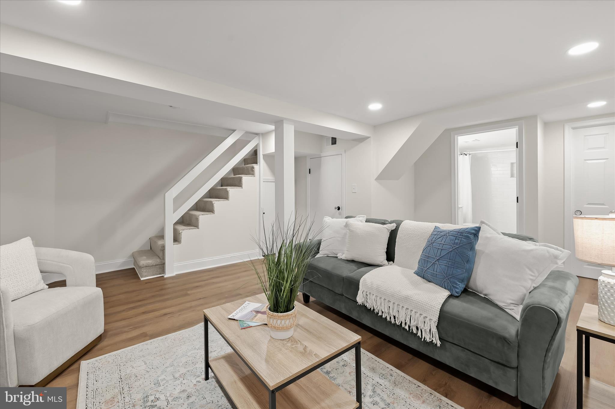 TEN HILLS - Residential