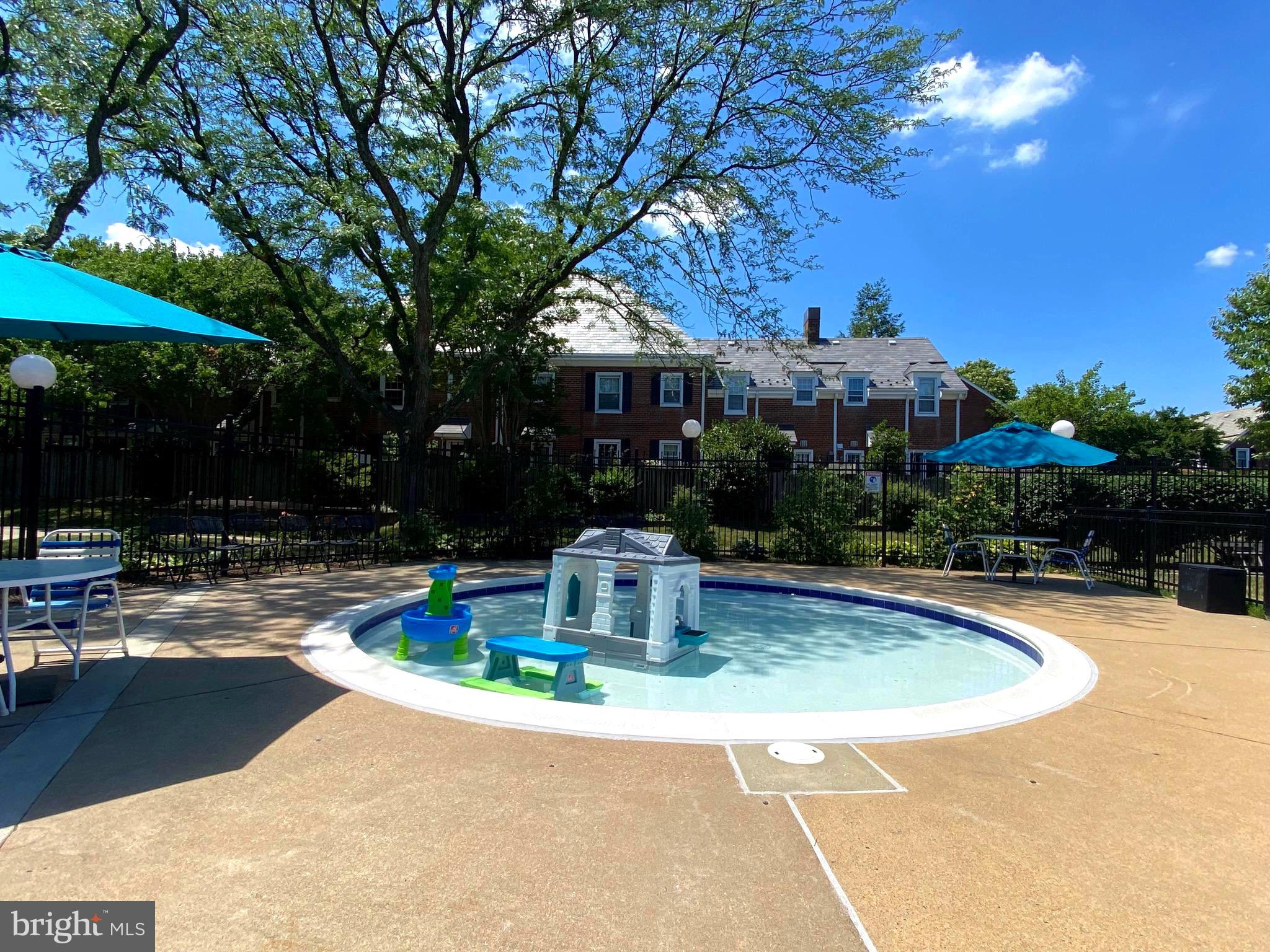 FAIRLINGTON ARBORS - Residential