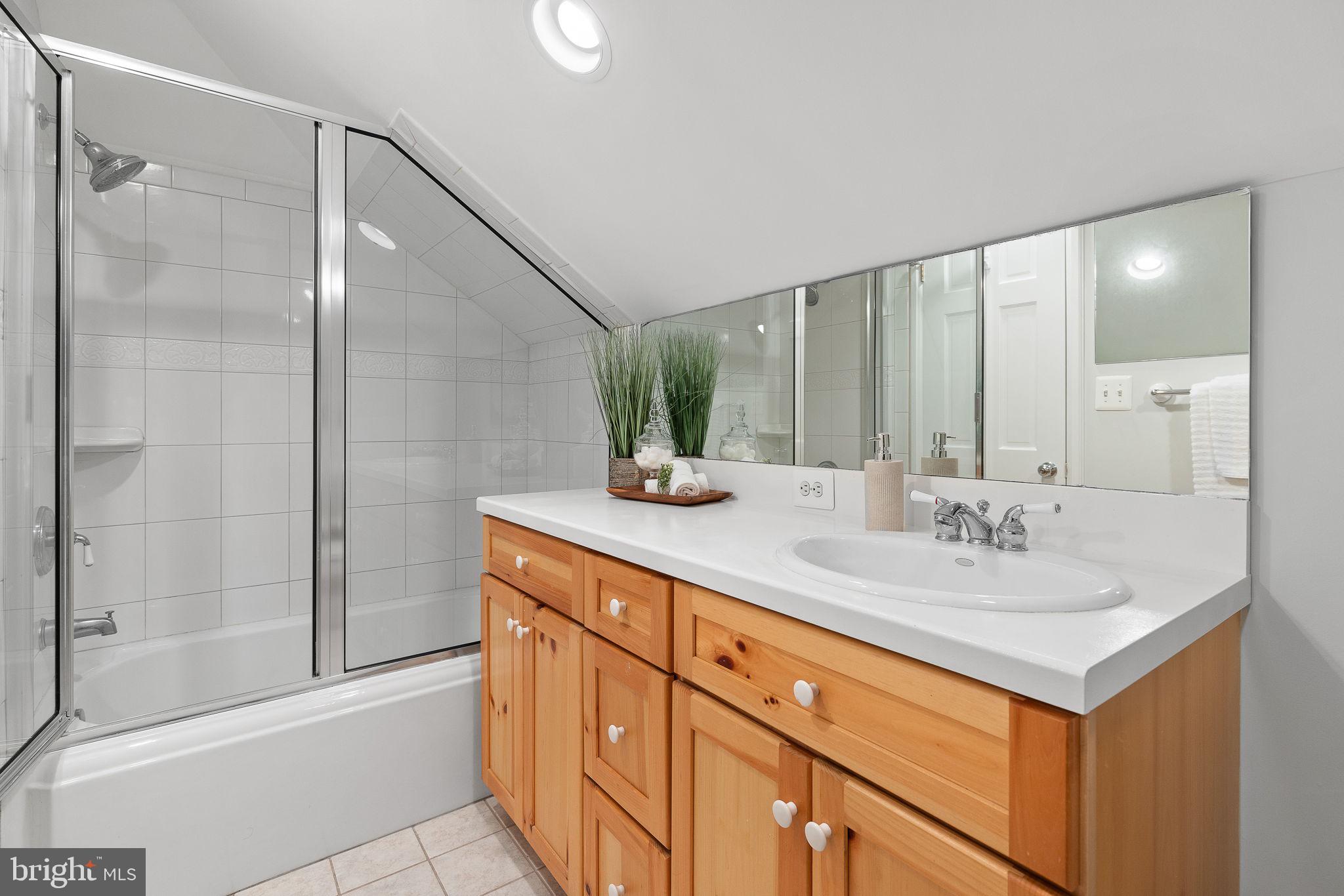 FAIRLINGTON ARBORS - Residential