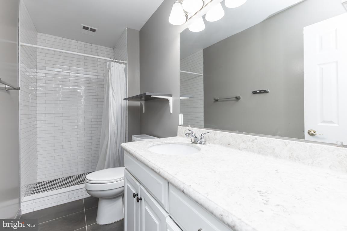 THE VILLAGES CONDO - Residential Lease