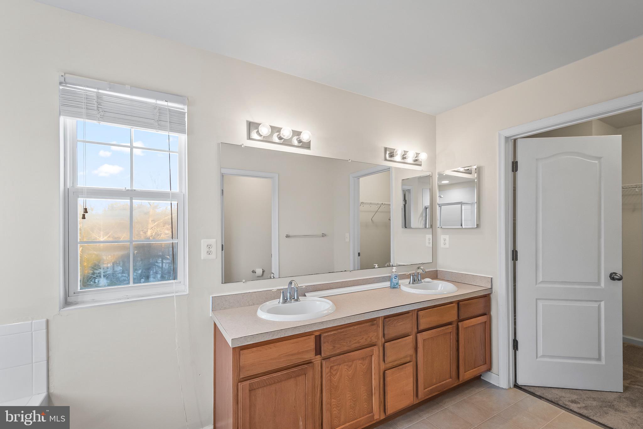 ST CHARLES SHEFFIELD - Residential Lease