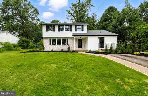 22 E SPLIT ROCK DRIVE CHERRY HILL NJ 08003