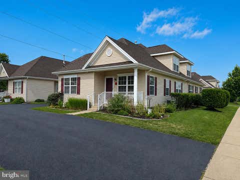 Townhouse For Sale - 402 Emerson Court<br/> CLEMENTON, NJ 08021