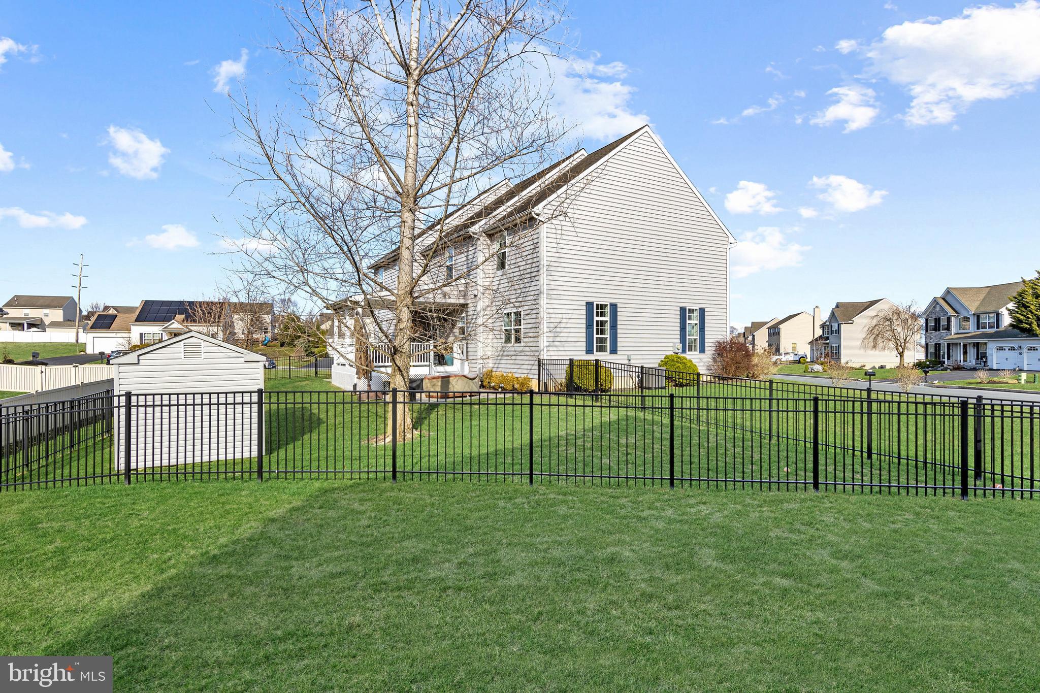 LONDON CROFT - Residential