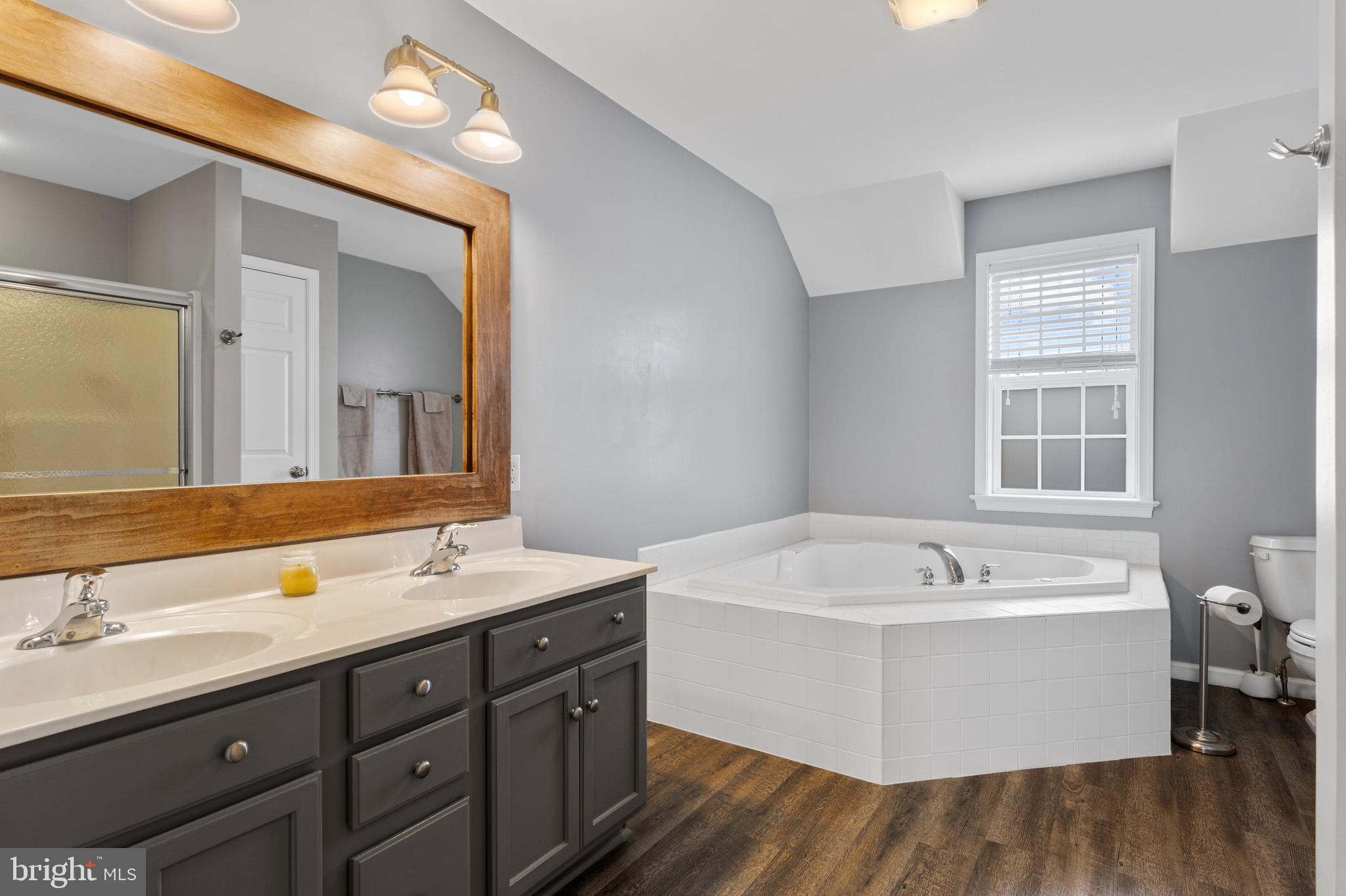 LONDON CROFT - Residential