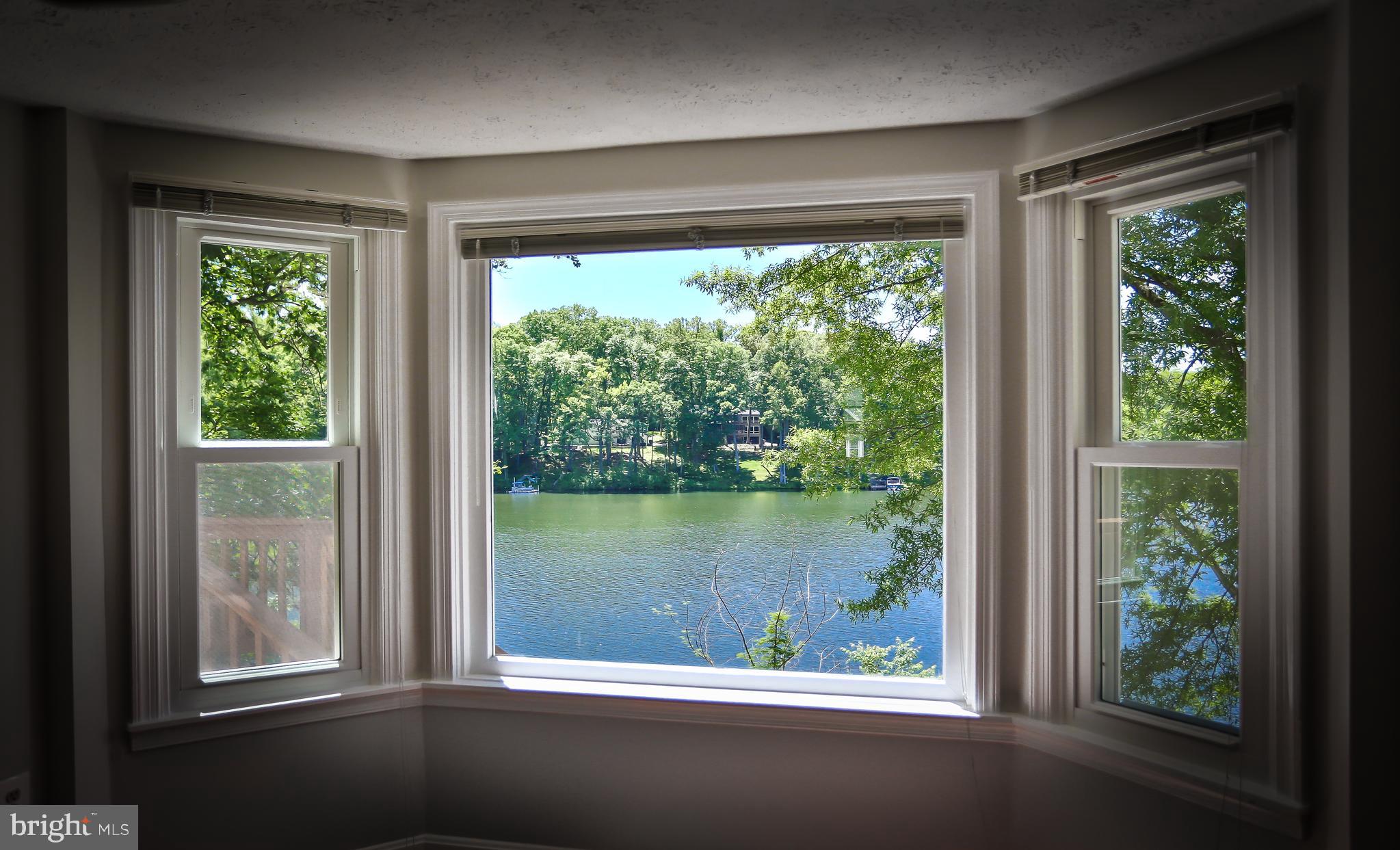 COUNTRY CLUB LAKE - Residential