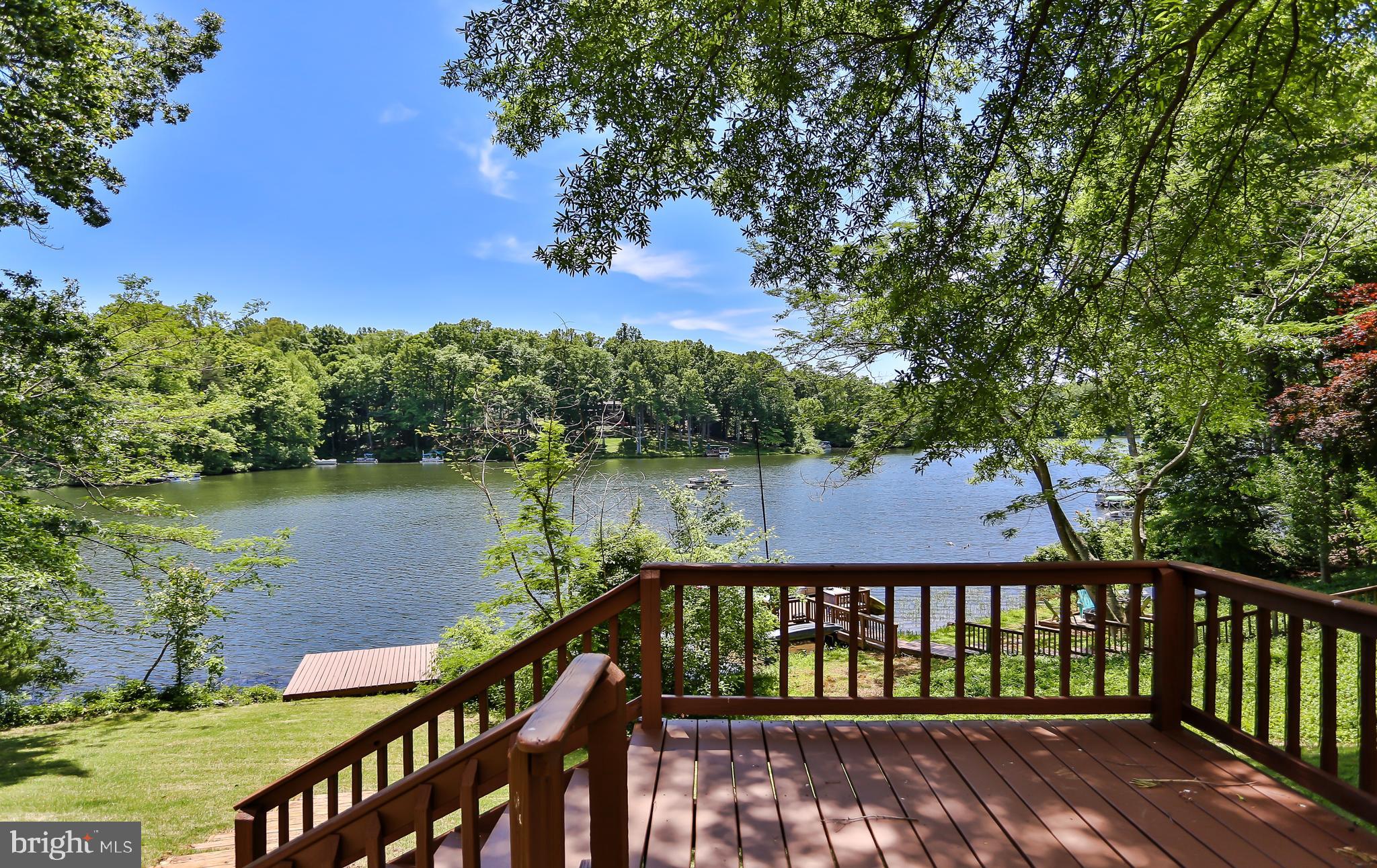 COUNTRY CLUB LAKE - Residential