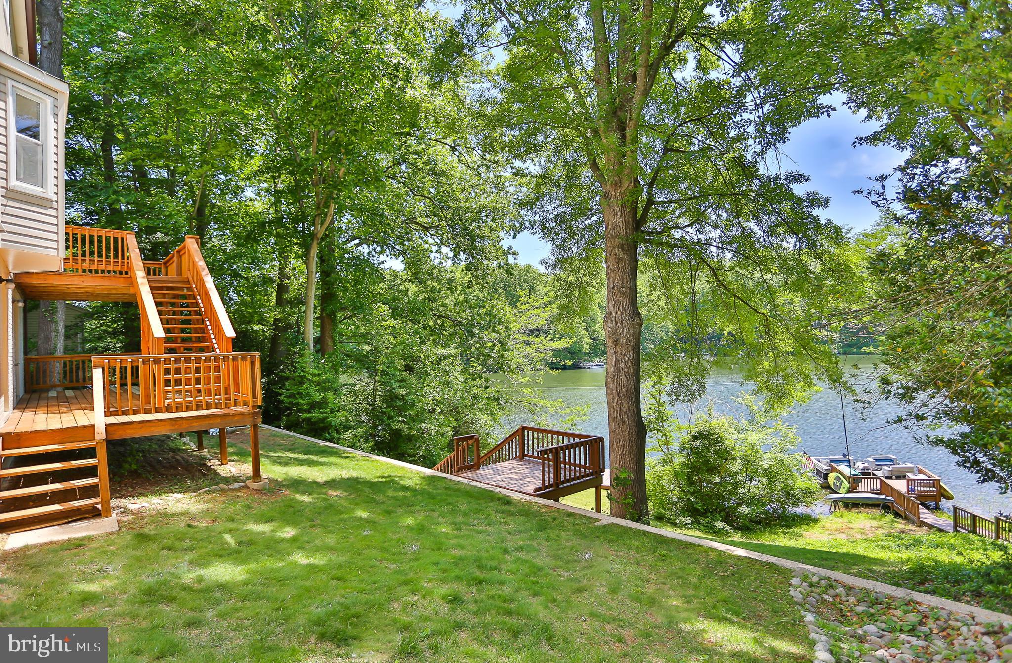 COUNTRY CLUB LAKE - Residential