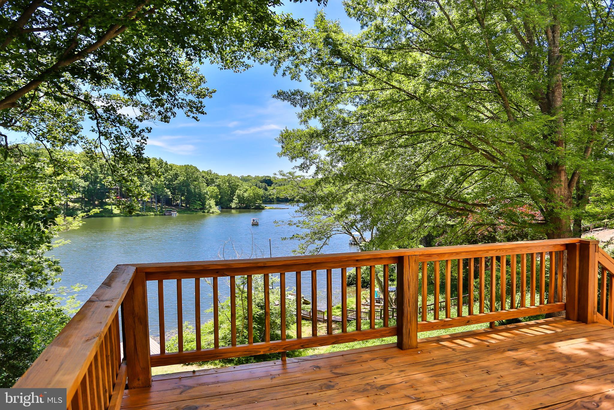 COUNTRY CLUB LAKE - Residential