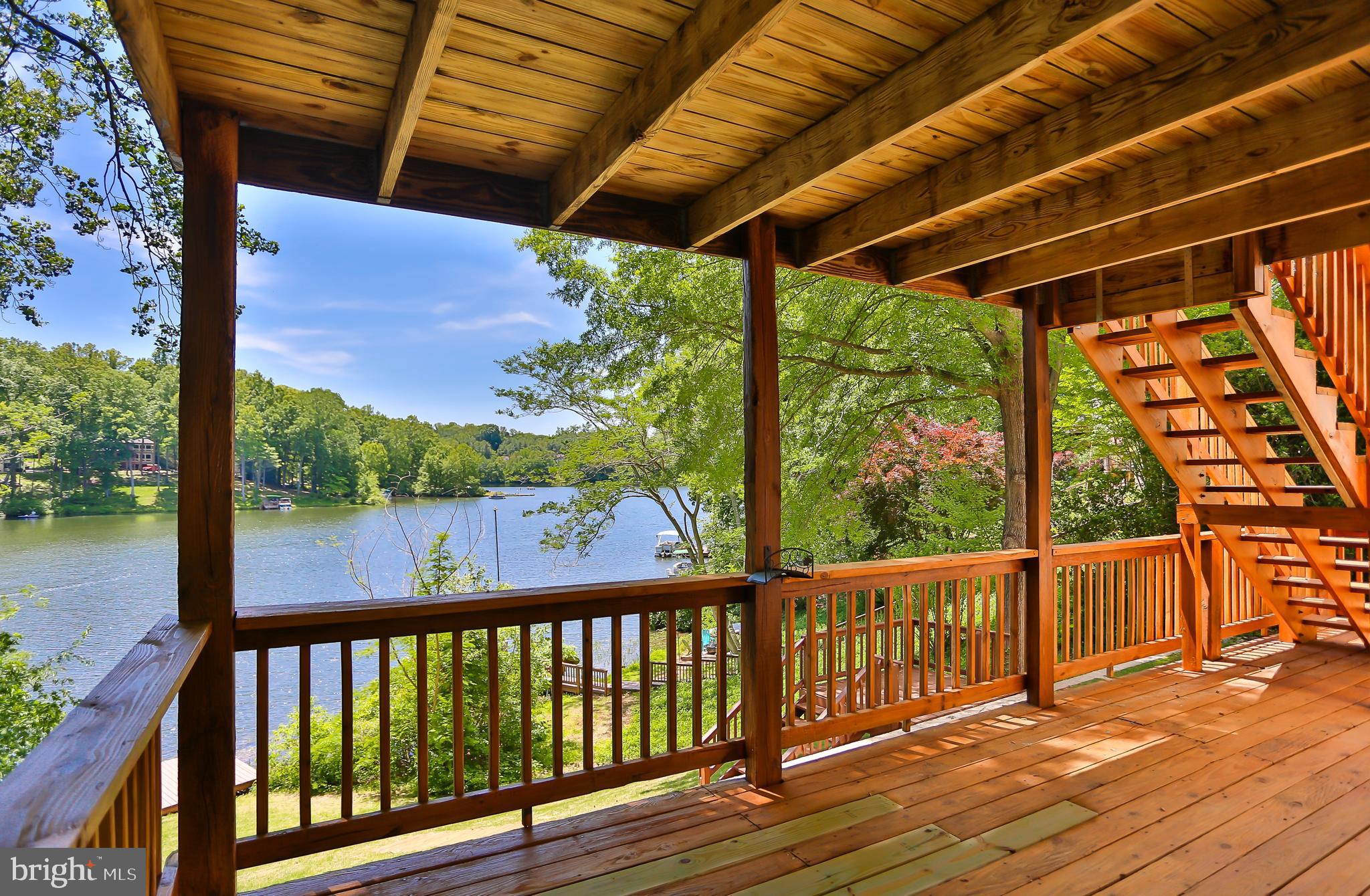 COUNTRY CLUB LAKE - Residential