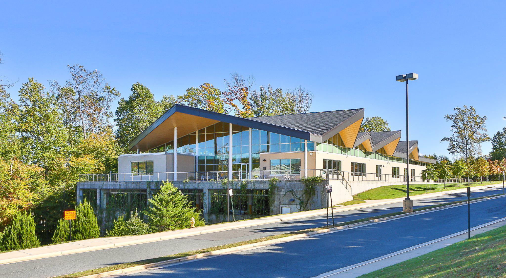 COUNTRY CLUB LAKE - Residential
