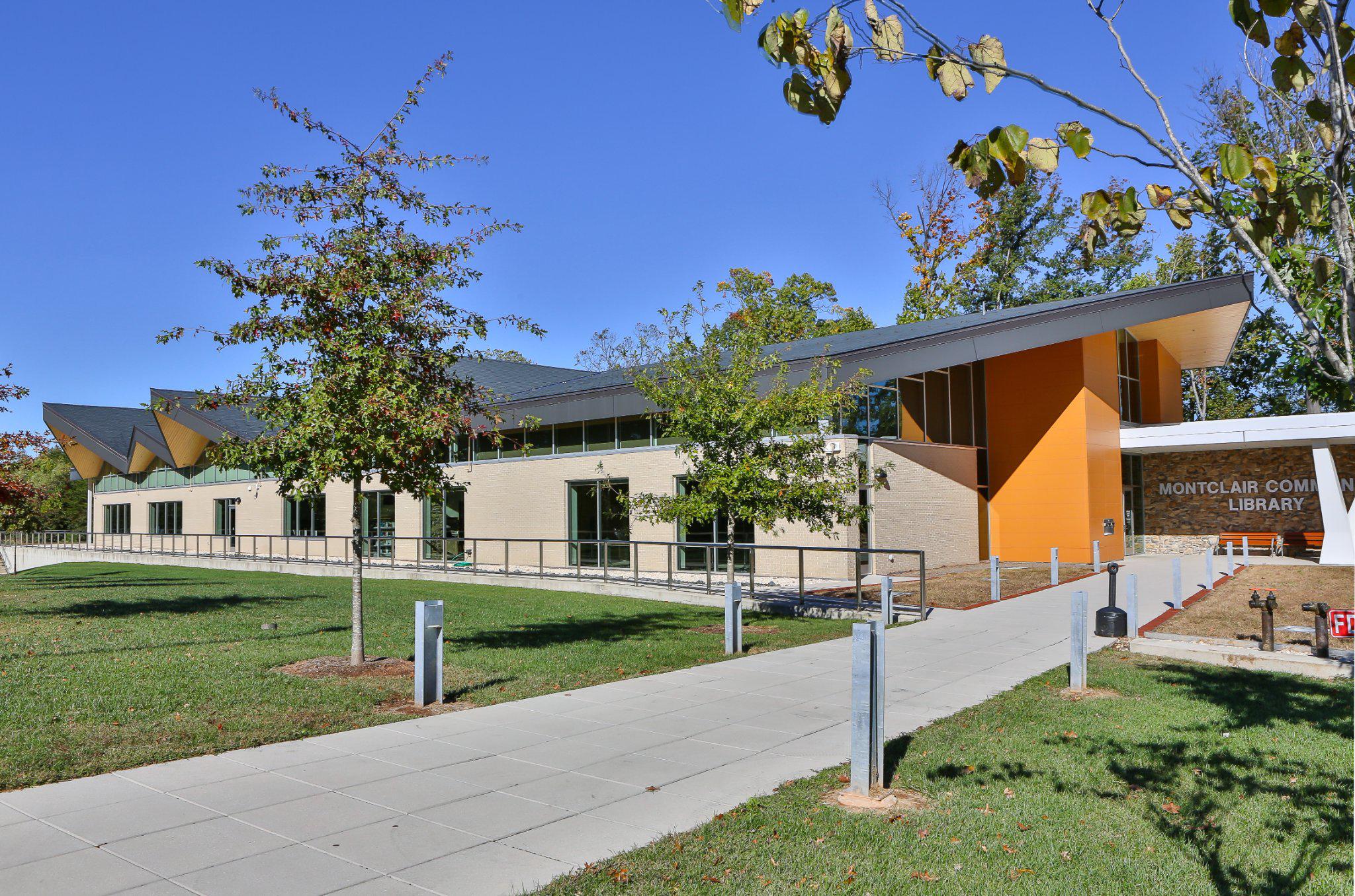 COUNTRY CLUB LAKE - Residential