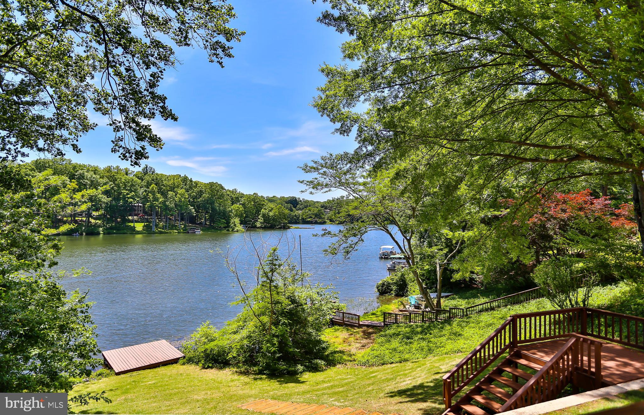 COUNTRY CLUB LAKE - Residential