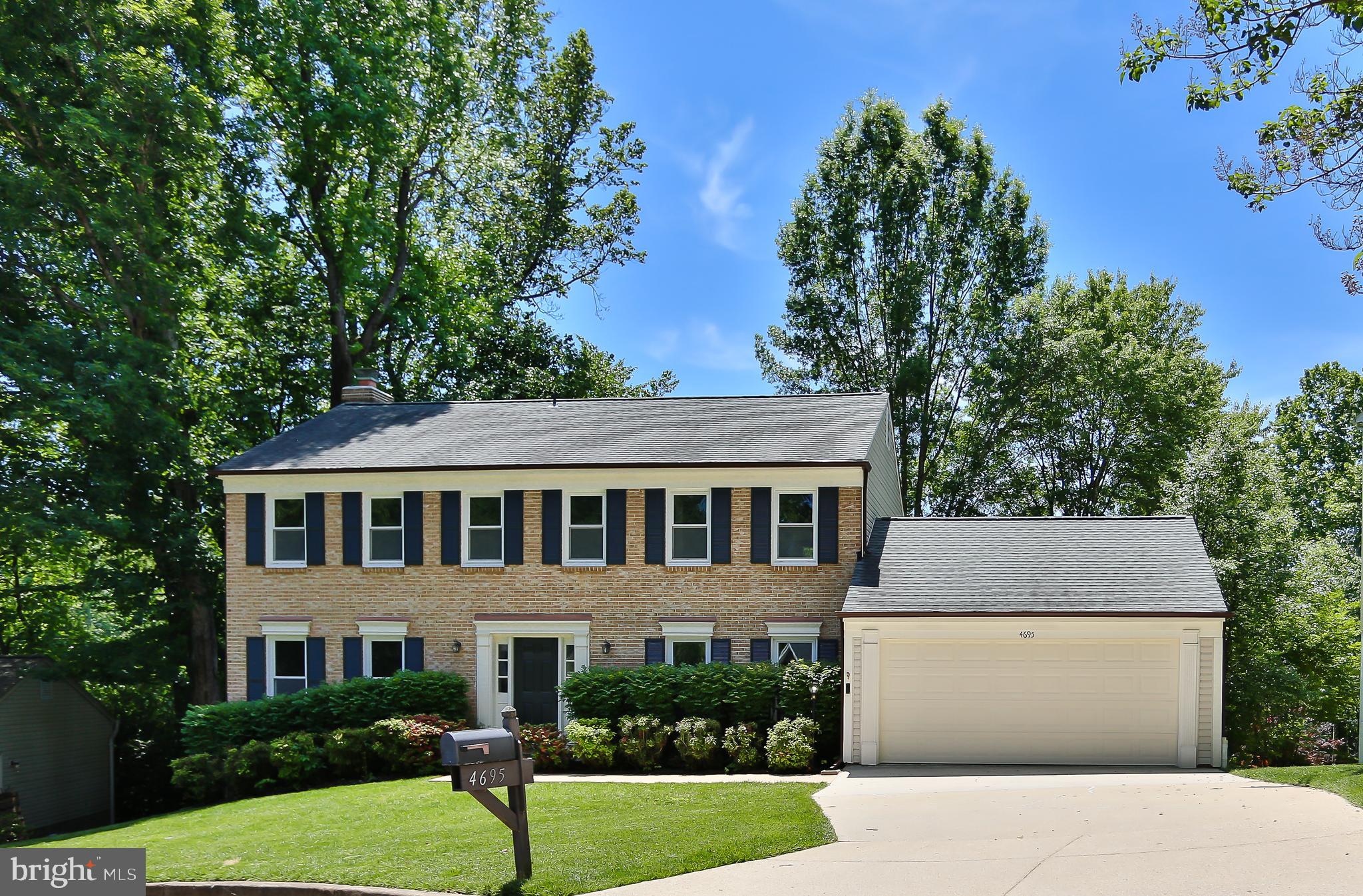COUNTRY CLUB LAKE - Residential