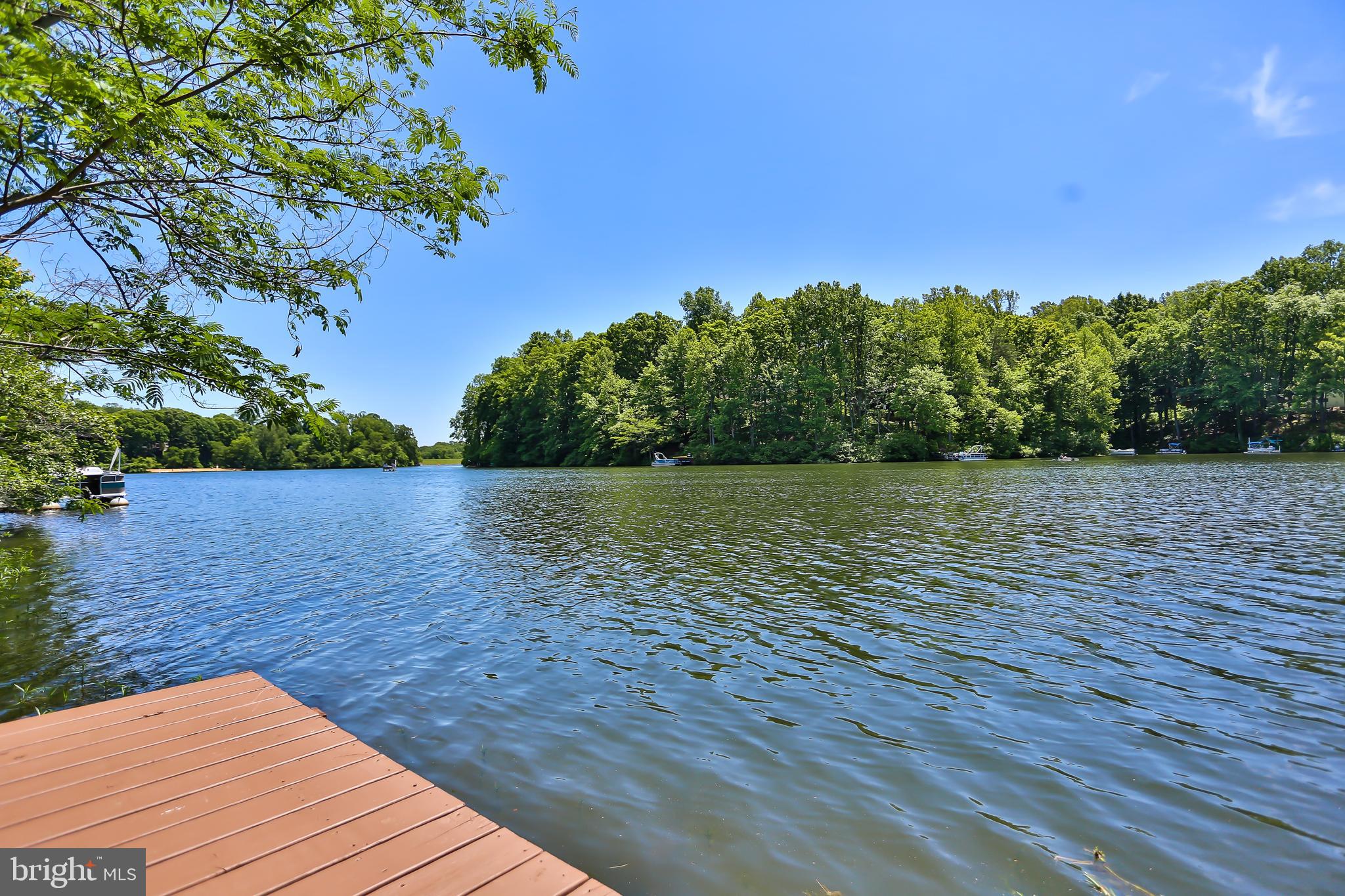 COUNTRY CLUB LAKE - Residential