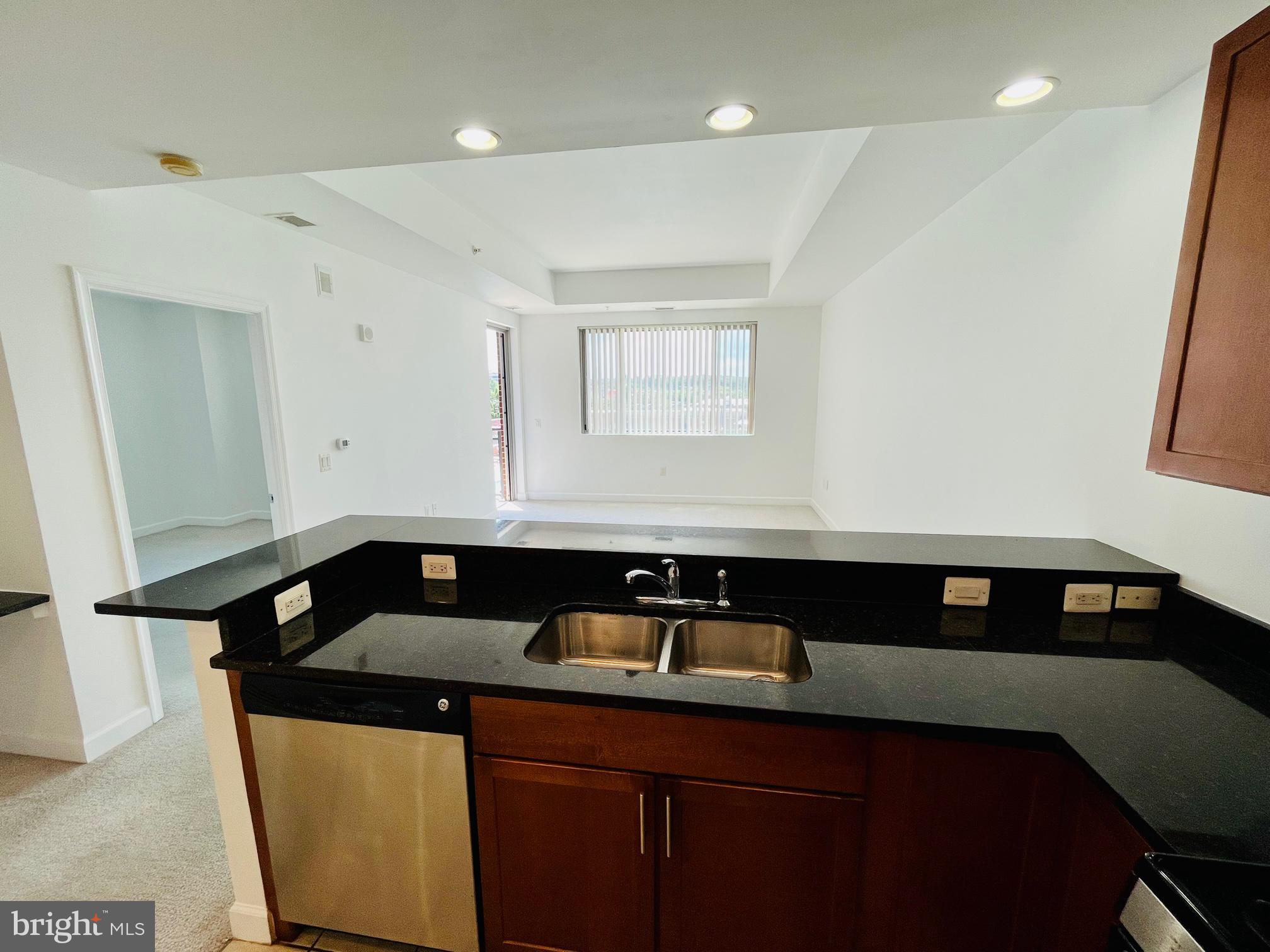 VANTAGE AT MERRIFIELD - Residential Lease