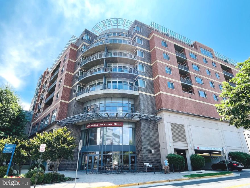 Chance to live in the heart of the Mossaic District surrounded by shopping and restaurants!
Hurry this one will go quick!