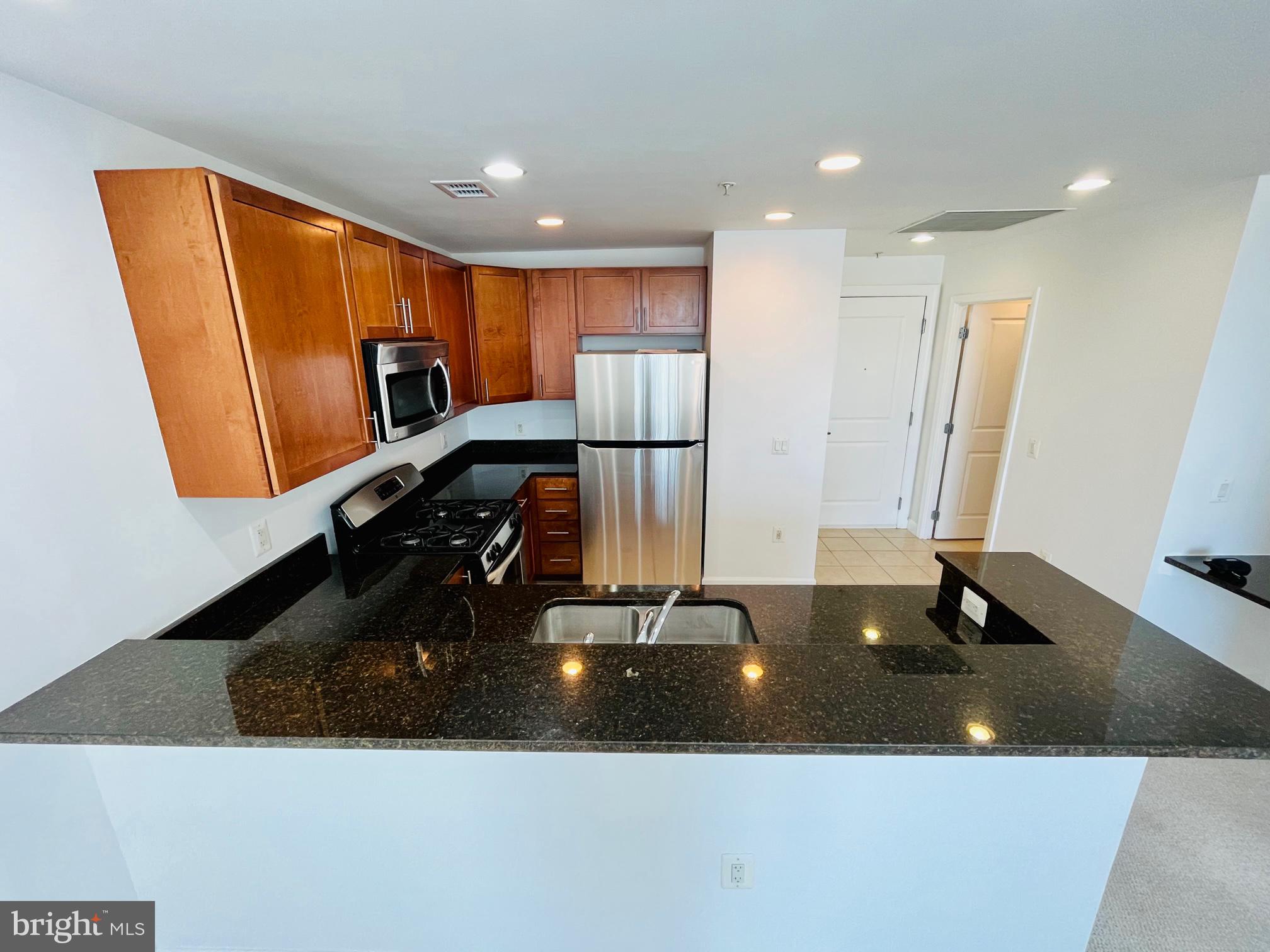 VANTAGE AT MERRIFIELD - Residential Lease