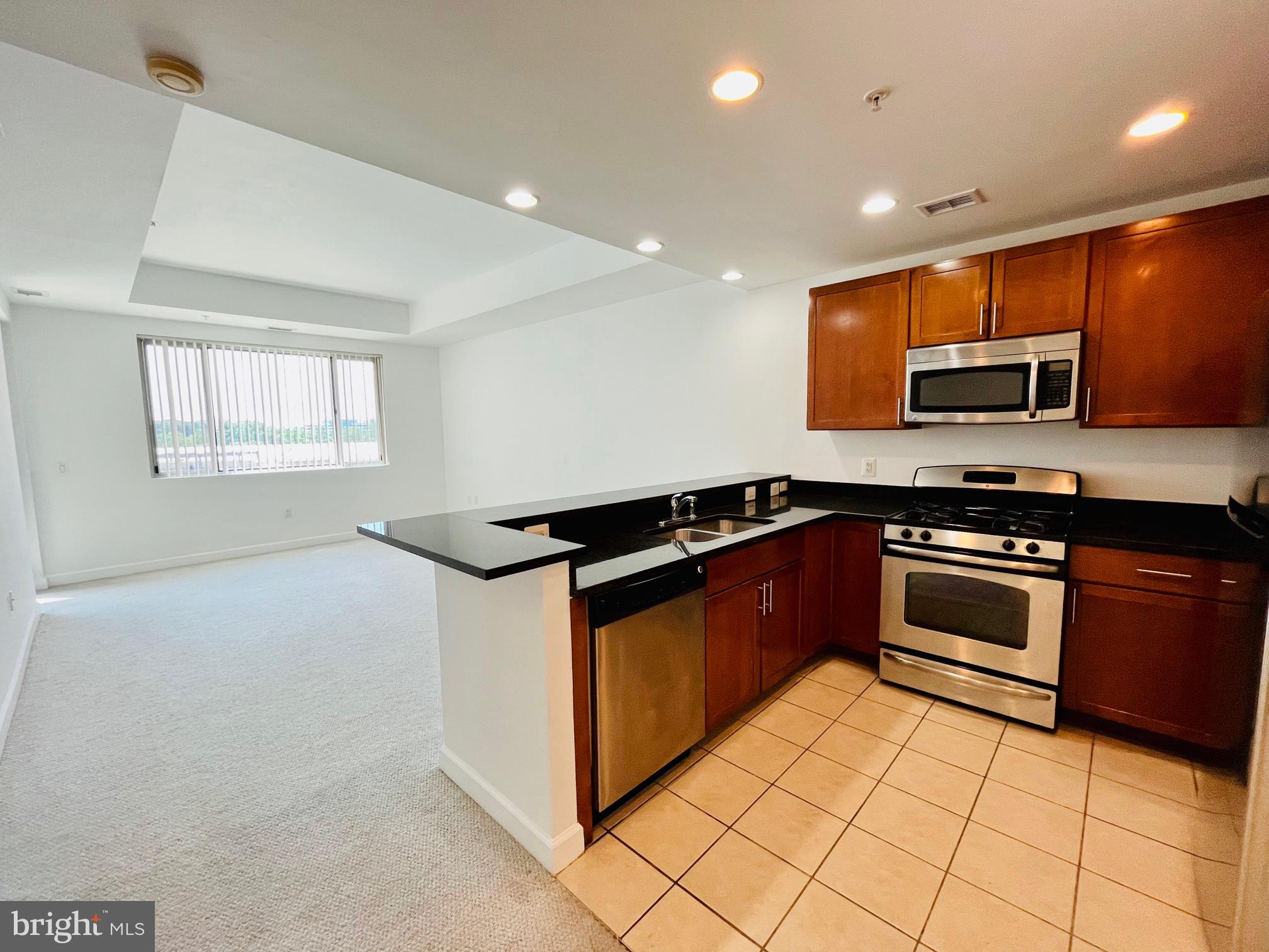 VANTAGE AT MERRIFIELD - Residential Lease