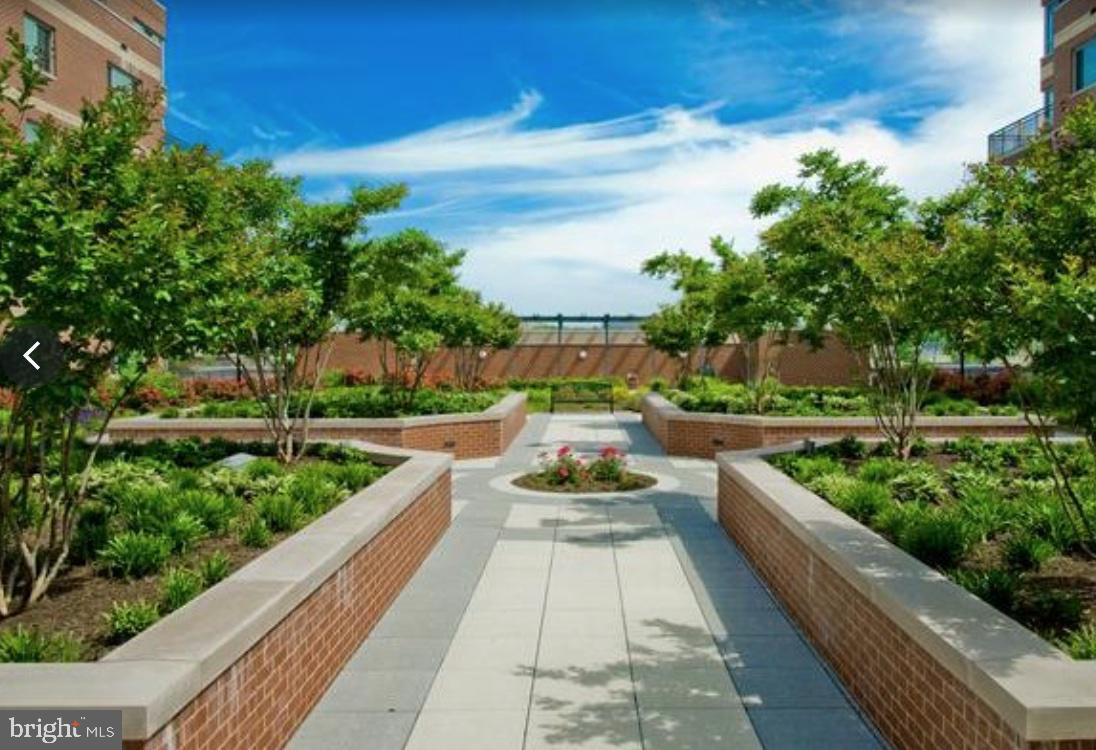 VANTAGE AT MERRIFIELD - Residential Lease