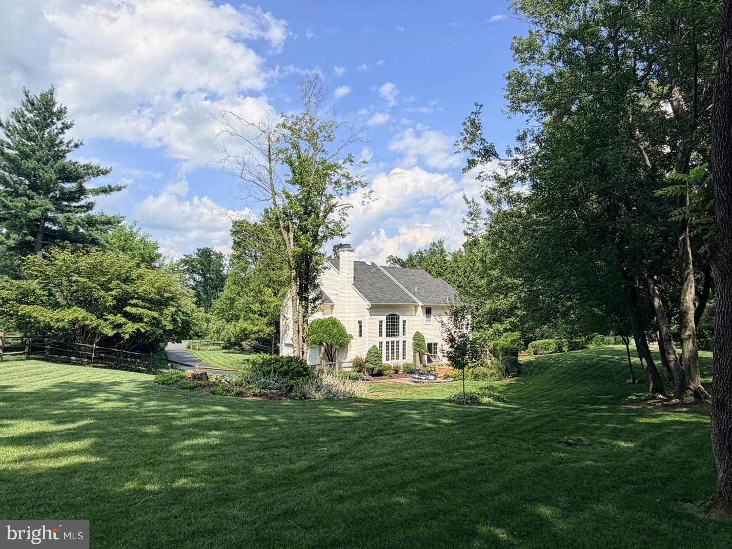 3 HOLLAND COURT