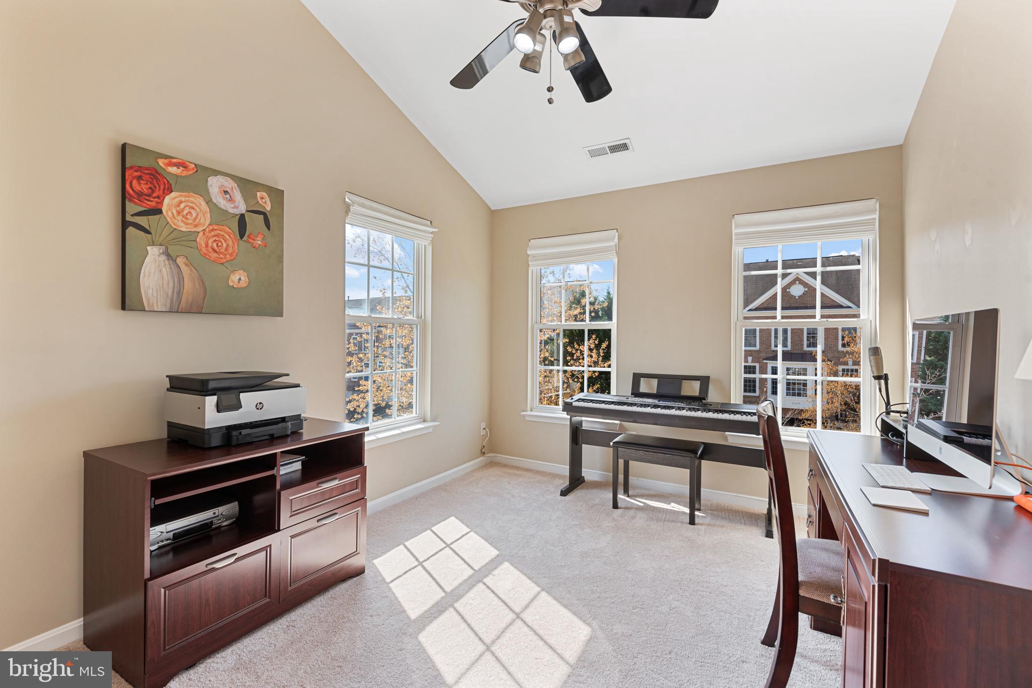 SOUTH RIDING - Residential