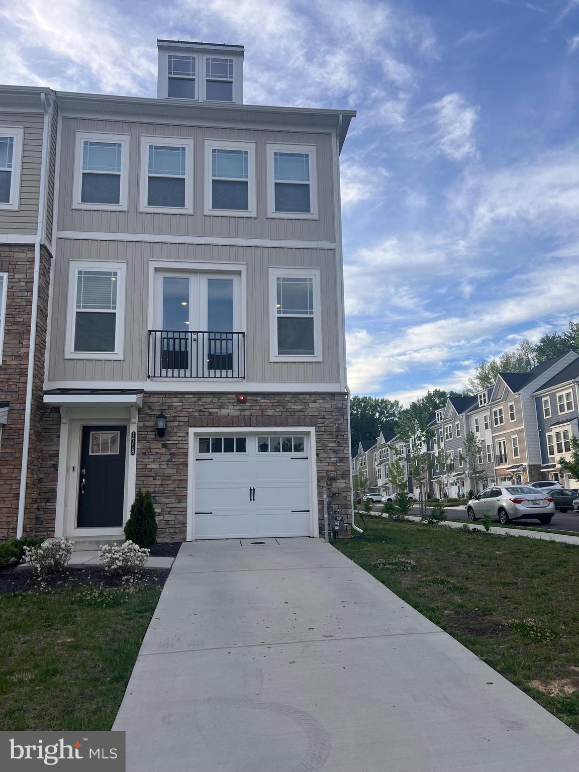 WATER'S LANDING - Residential Lease