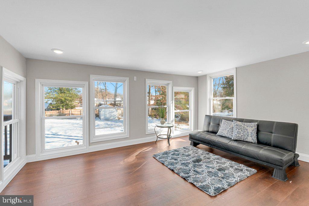 SURRATTS MANOR - Residential