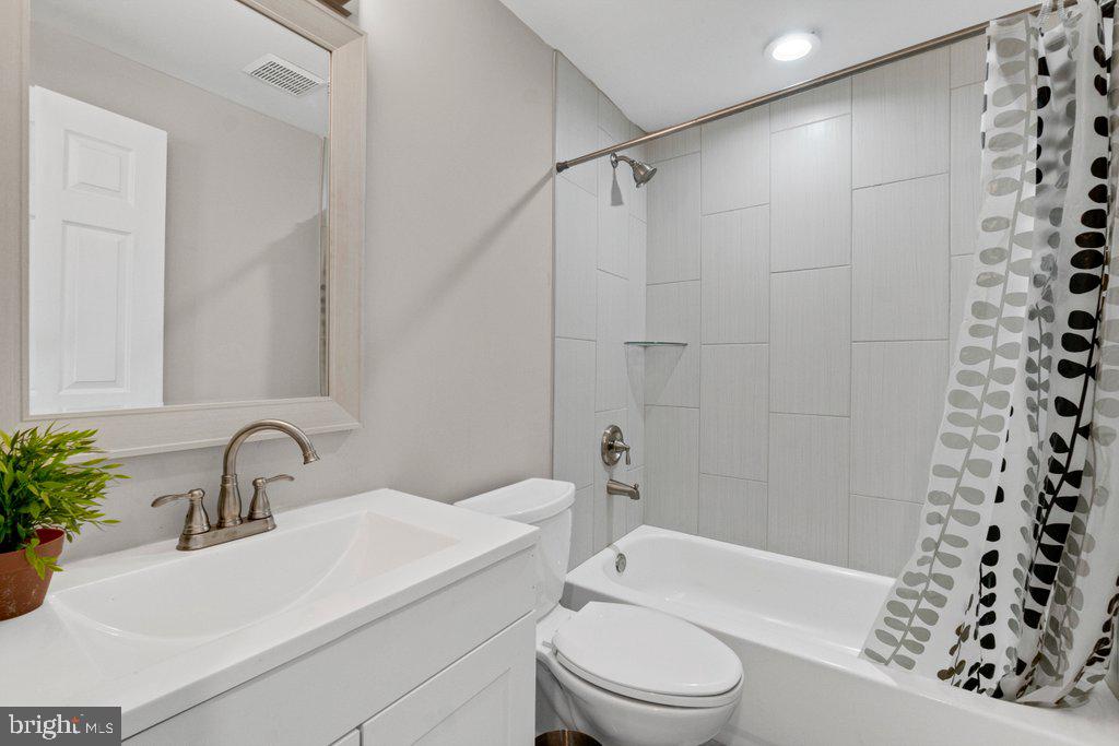 SURRATTS MANOR - Residential