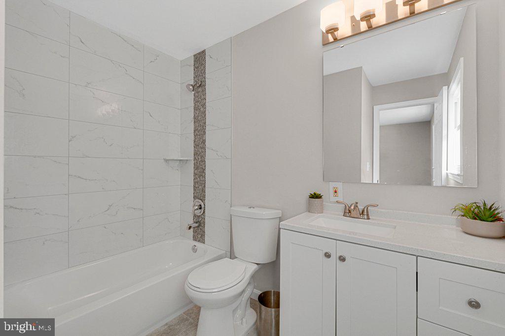 SURRATTS MANOR - Residential