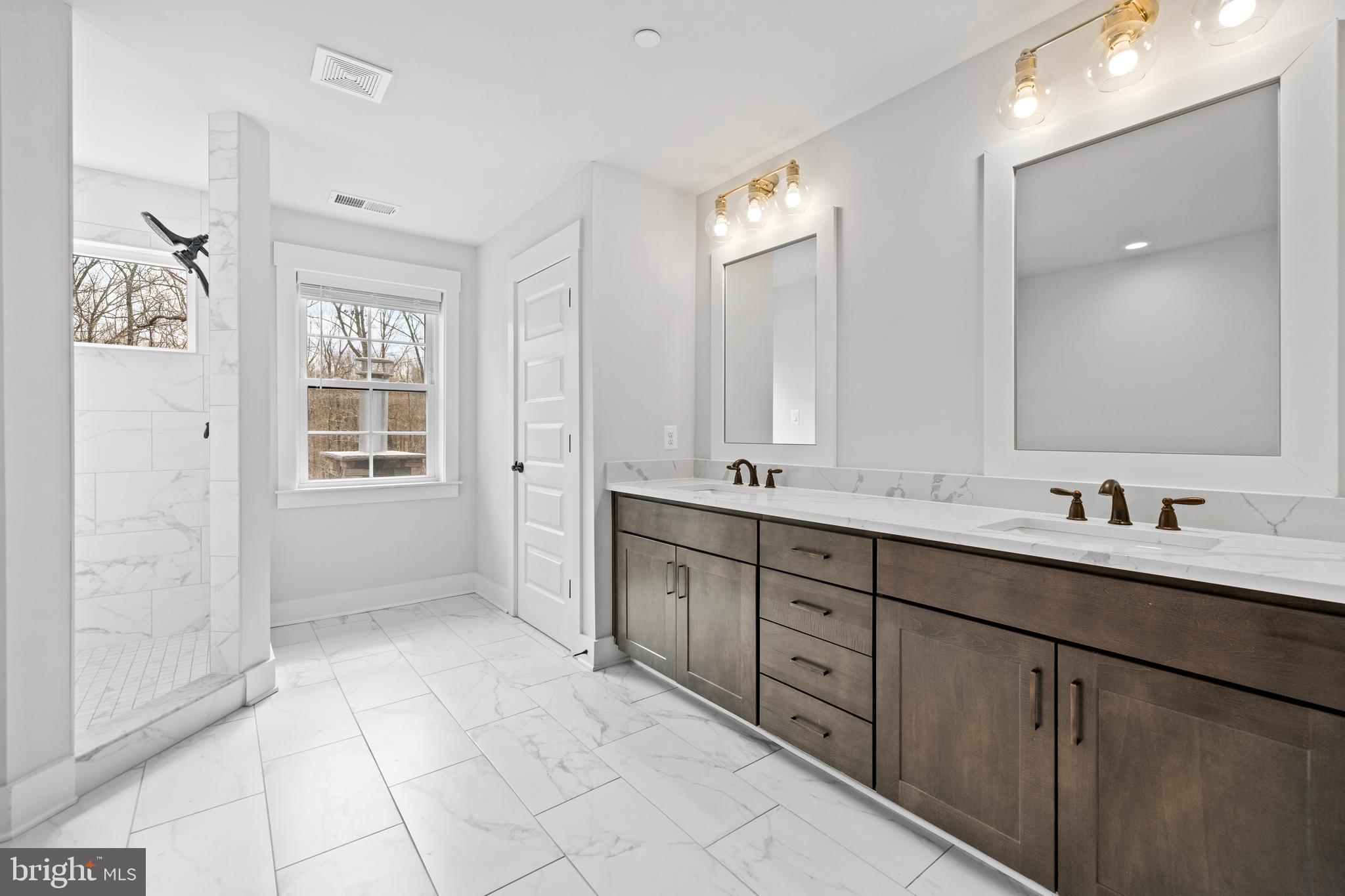 HUNTINGTON RIDGE - Residential