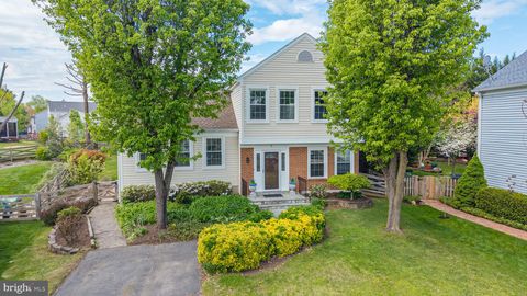 Photo of 5 Dudley Court, STERLING, VA 20165 (MLS # VALO2121018)