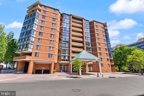 Photo of 1001 N Randolph Street #820, ARLINGTON, VA 22201 (MLS # VAAR2071224)