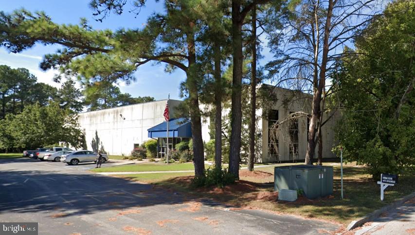 7.49% Cap Rate - Introducing a prime industrial investment opportunity at 700 Marvel Road, Salisbury, MD. Two quality tenants with new 5 year leases in place. Current income $389,594 and tenants reimburses for taxes, insurance and CAM. Over $1,500,000 in recent renovations. This expansive, well maintained, 39,600 SF property is ideally suited for warehouse/distribution use. Zoned for Industrial Park, it boasts easy accessibility, with convenient connections to US Route 50 bypass and US Route 13, and ample parking with straightforward dock/drive-in door access. .
