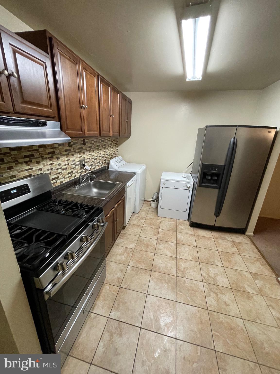 CHELSEA WOODS CONDO - Residential Lease