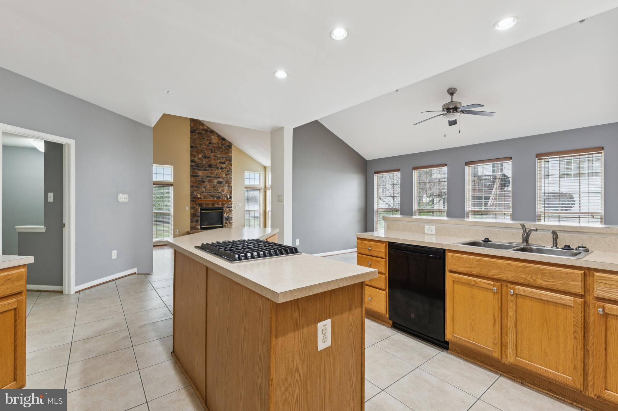 SIMMONS ACRES - Residential