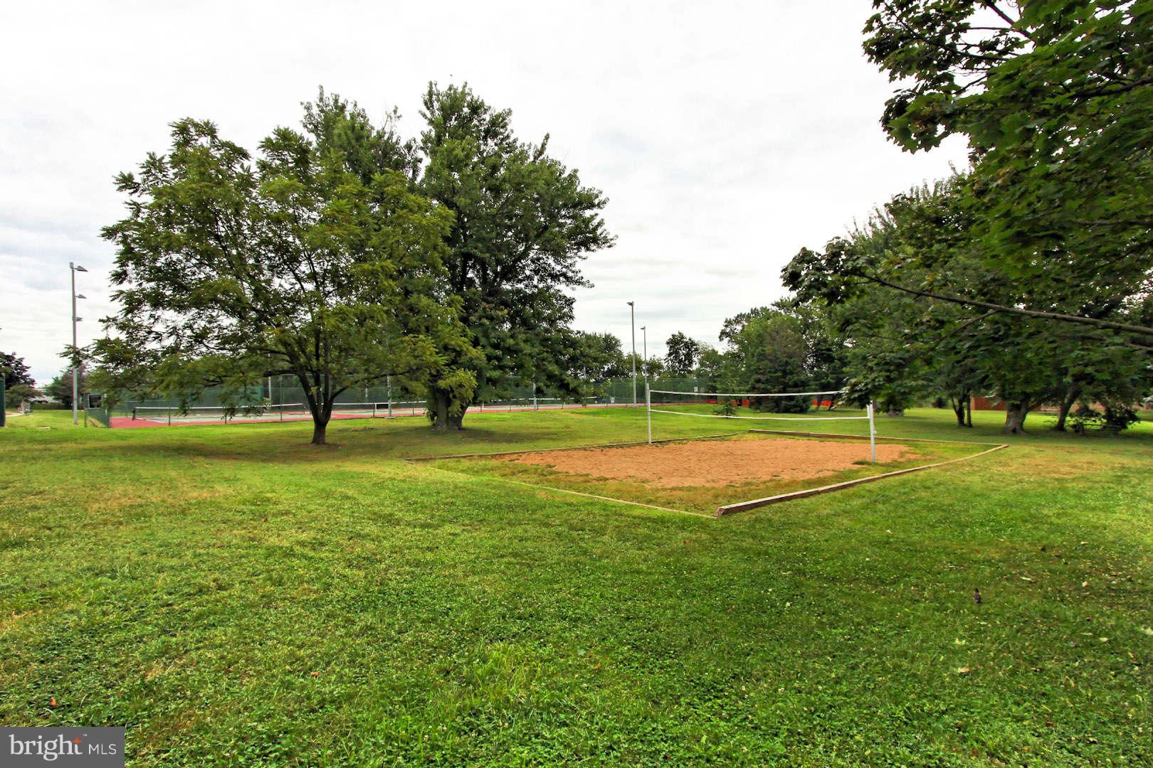 COLUMBIA SQUARE - Residential Lease