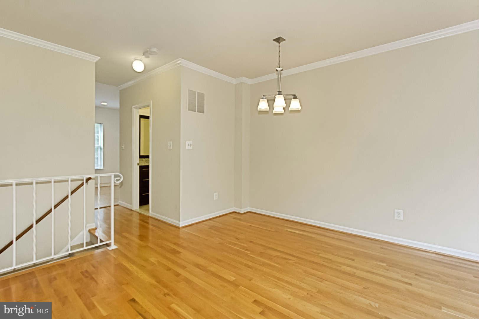 COLUMBIA SQUARE - Residential Lease