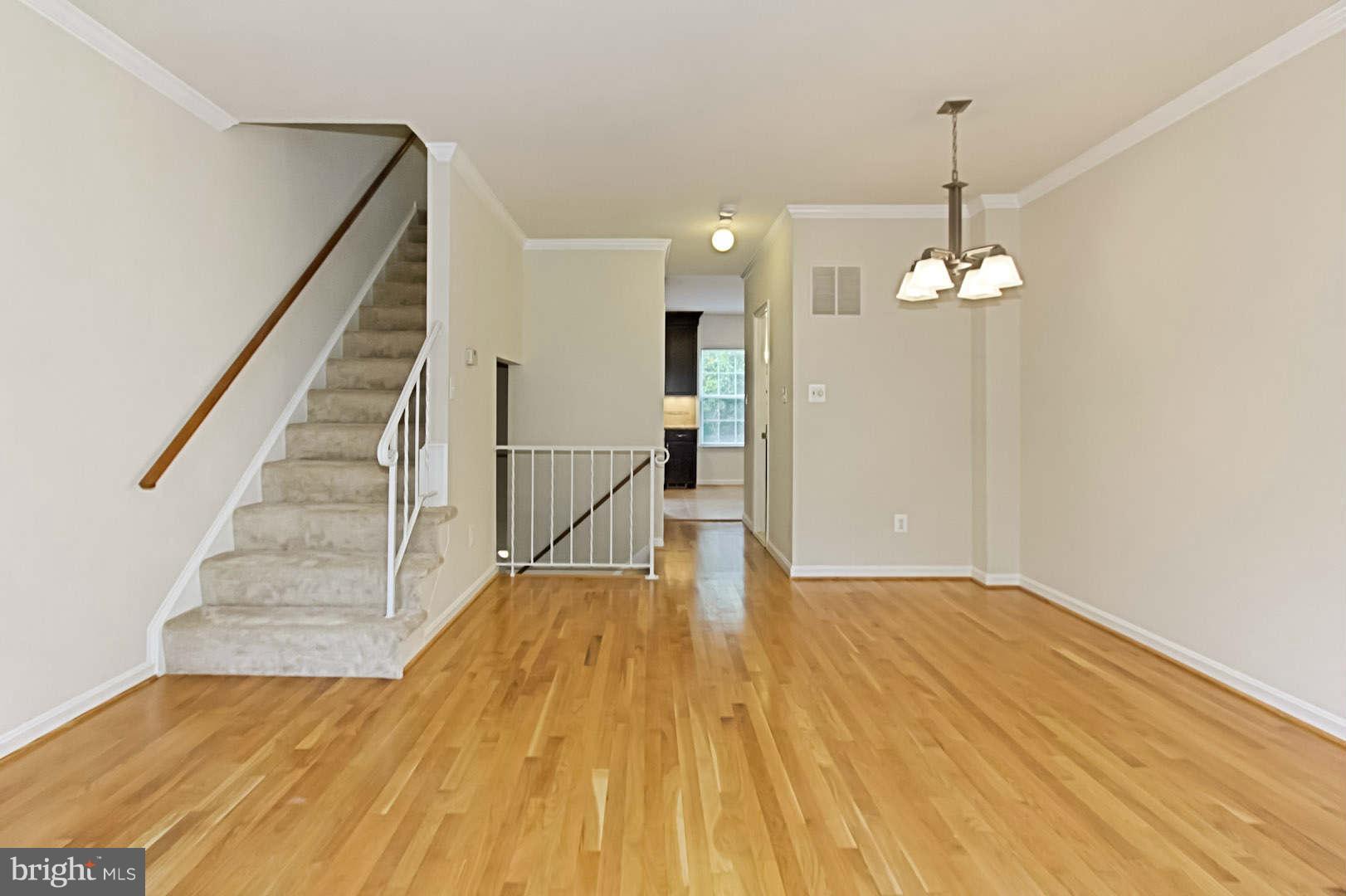 COLUMBIA SQUARE - Residential Lease