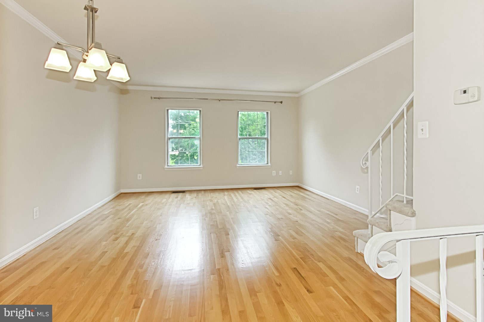 COLUMBIA SQUARE - Residential Lease