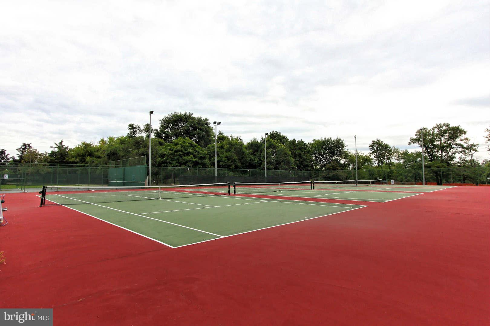 COLUMBIA SQUARE - Residential Lease