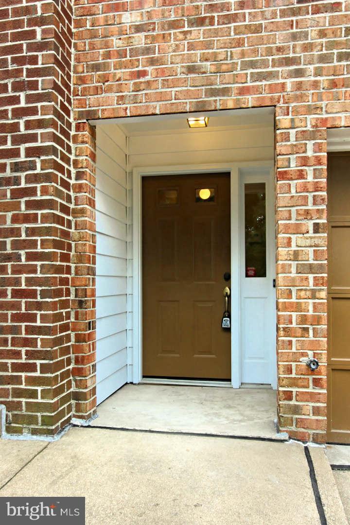 COLUMBIA SQUARE - Residential Lease