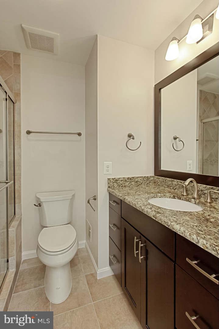 COLUMBIA SQUARE - Residential Lease