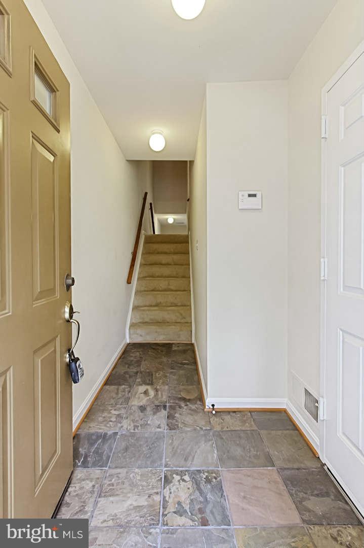 COLUMBIA SQUARE - Residential Lease