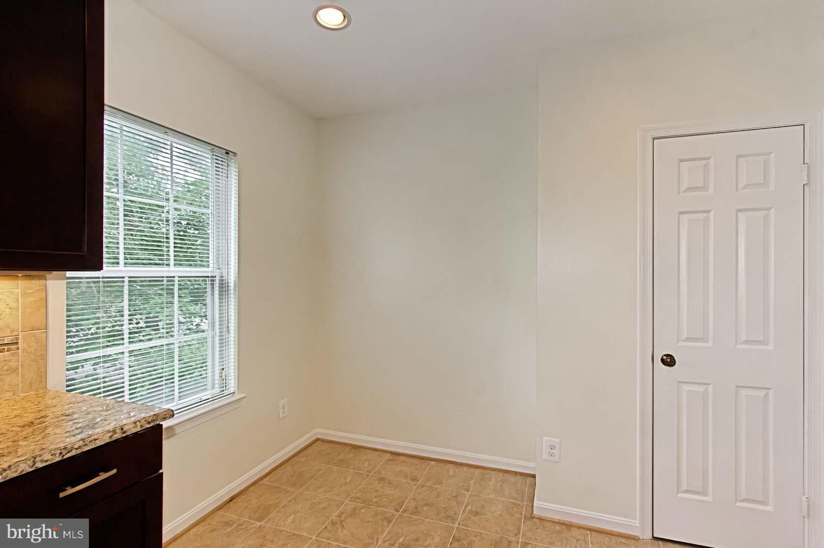 COLUMBIA SQUARE - Residential Lease