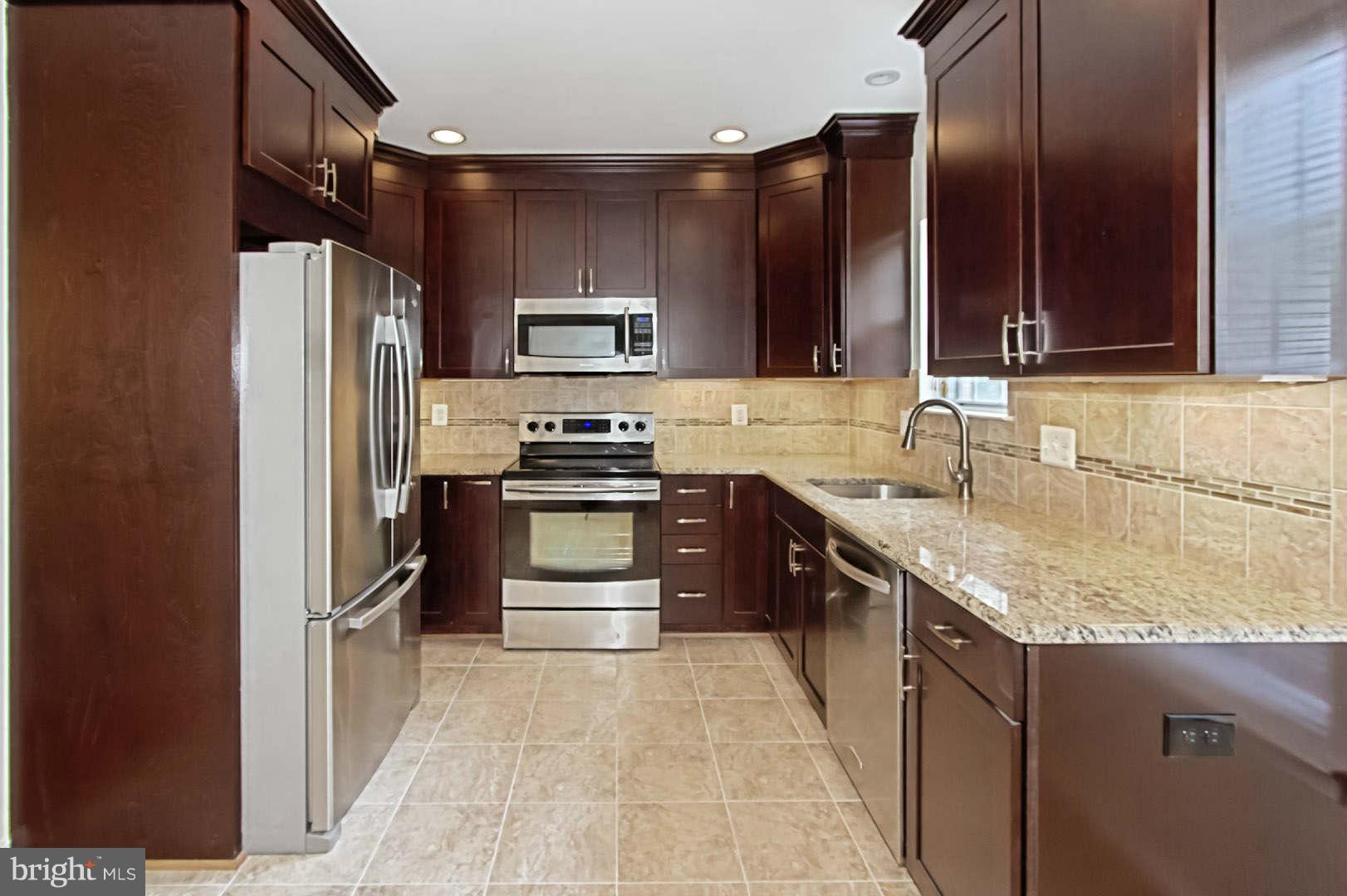 COLUMBIA SQUARE - Residential Lease