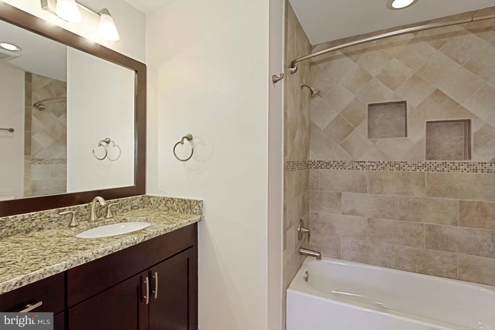 COLUMBIA SQUARE - Residential Lease