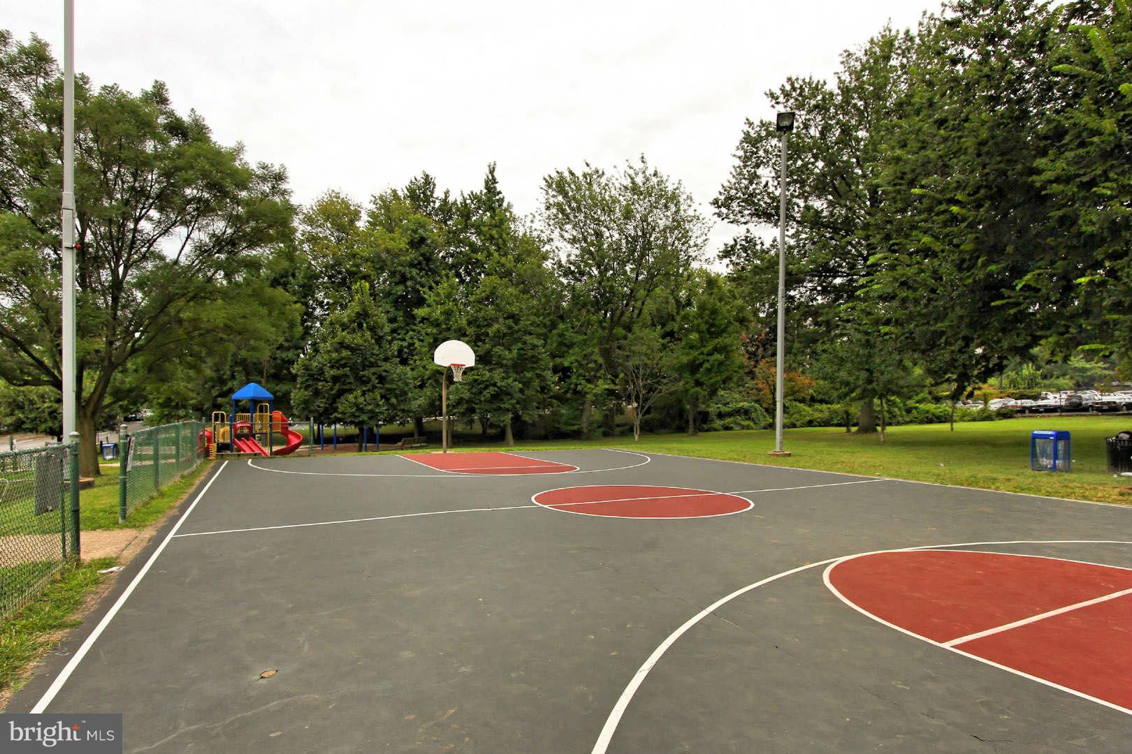 COLUMBIA SQUARE - Residential Lease