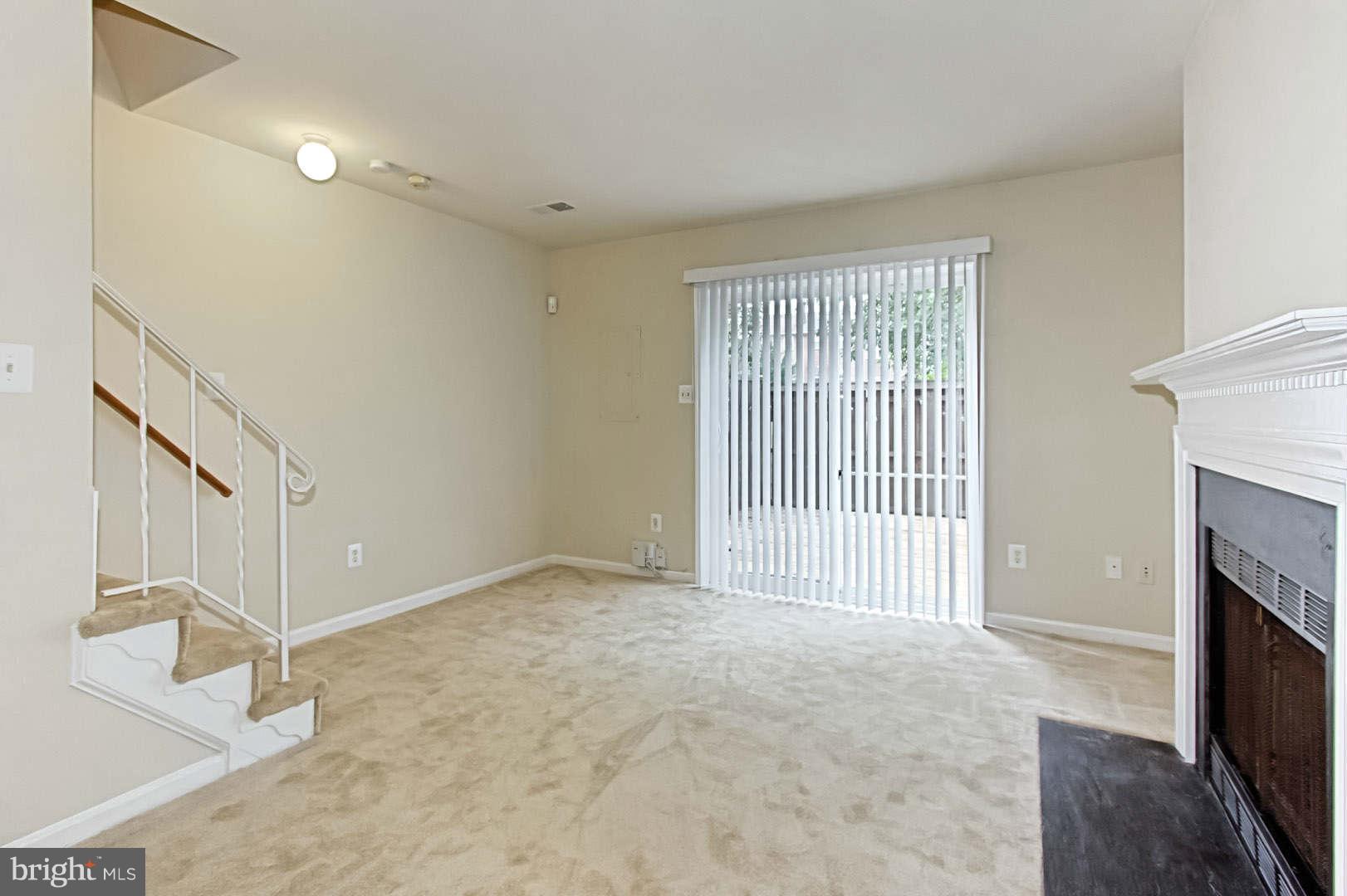 COLUMBIA SQUARE - Residential Lease